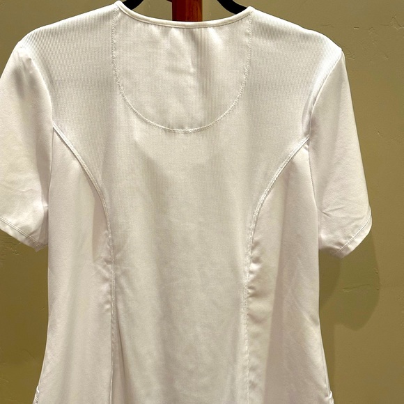 Cherokee Infinity white scrub top - Picture 3 of 5